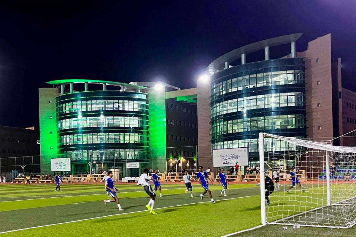 مباراة كرة قدم طلابية