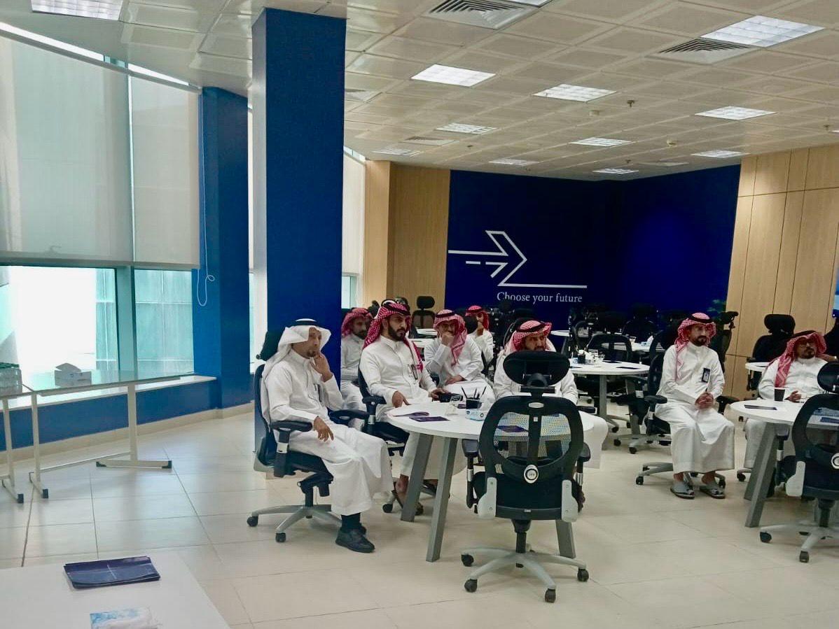 من دورة تدريبية بعنوان( تعزيز الامتثال القانوني والتنظيمي في بيئة العمل)