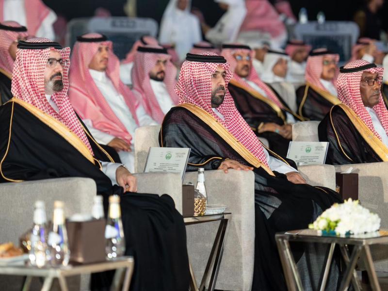 أمير منطقة جازان يرعى حفلَ تخريج الدفعة الـ(21) من طلبة جامعة جازان