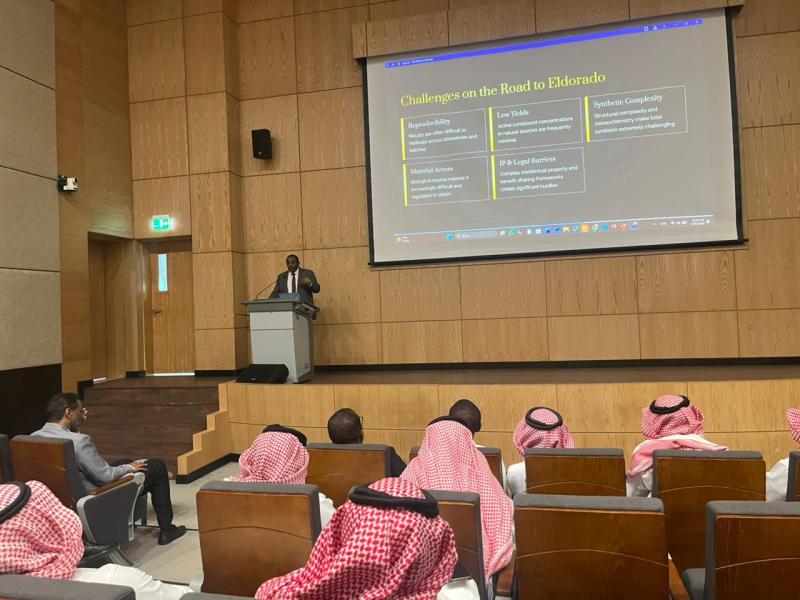 دورة المنتجات الطبيعية في اكتشاف الأدوية بمركز البحوث الصحية