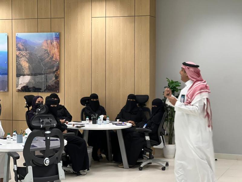 الدكتور عبدالعزيز دورة (من أساسيات التسويق إلى بناء الاستبانات)