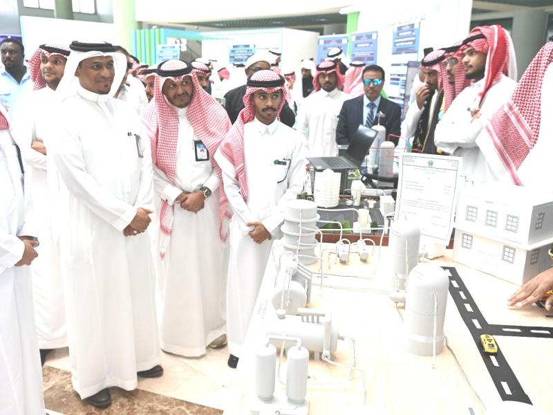 105 مشاريع ابتكارية لطلبة كلية الهندسة وعلوم الحاسب بجامعة جازان