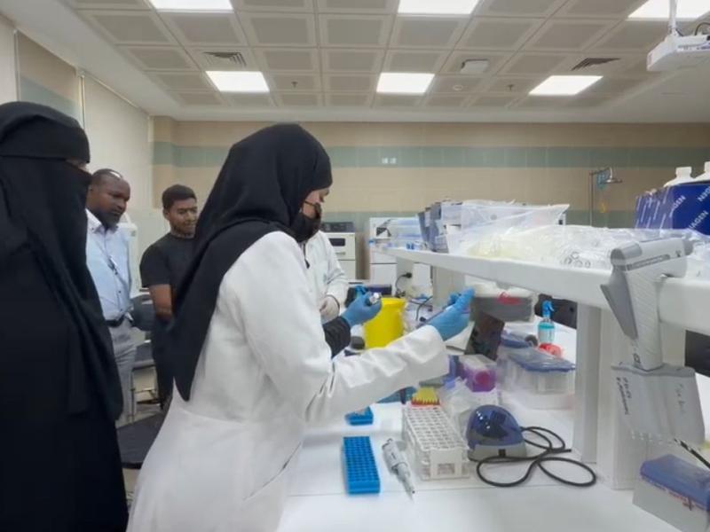 مركز البحوث الصحية بجامعة جازان يعزز مهارات الباحثين بالجامعة بدورة عملية في تقنيات البيولوجيا الجزيئية 