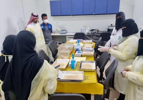 جامعة جازان تنظّم ورشة تدريبية متخصصة في استخدام ورعاية حيوانات التجارب لتعزيز جودة البحوث الصحية